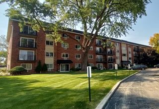 100 W Park Circle Drive 1C, Wheaton, IL 60187