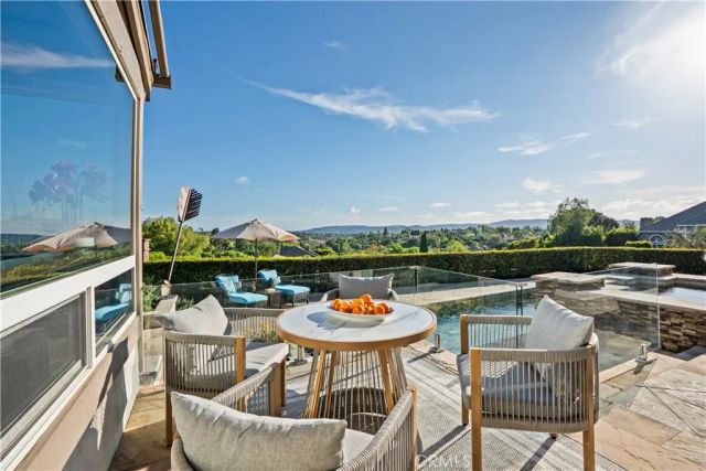 25712 Highplains Terrace, Laguna Hills, CA 92653