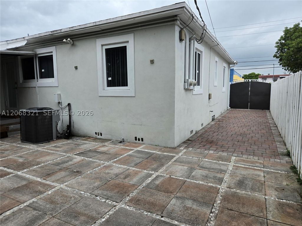 5810 SW 9th St, West Miami, FL 33144