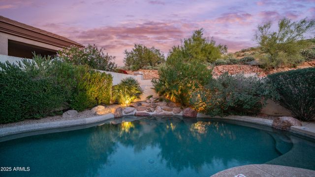 6334 E VIEWMONT Drive 17, Mesa, AZ 85215