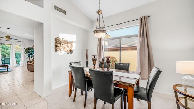 6334 E VIEWMONT Drive 17, Mesa, AZ 85215