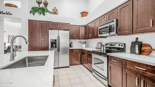 6334 E VIEWMONT Drive 17, Mesa, AZ 85215