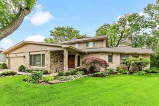 2728 Old Glenview Road, Wilmette, IL 60091