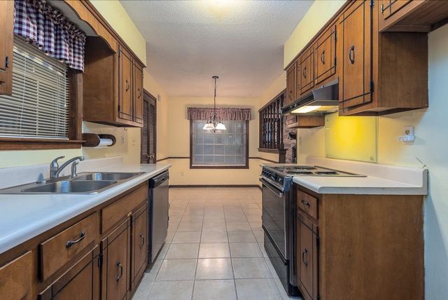 5609 FIELDCREST DR, Bartlett, TN 38134