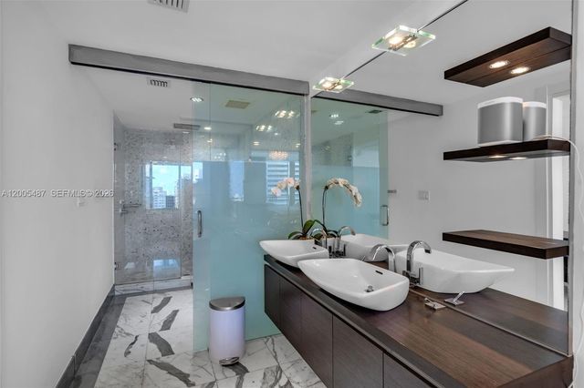 200 Biscayne Boulevard Way 3407, Miami, FL 33131