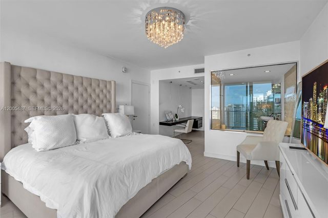 200 Biscayne Boulevard Way 3407, Miami, FL 33131