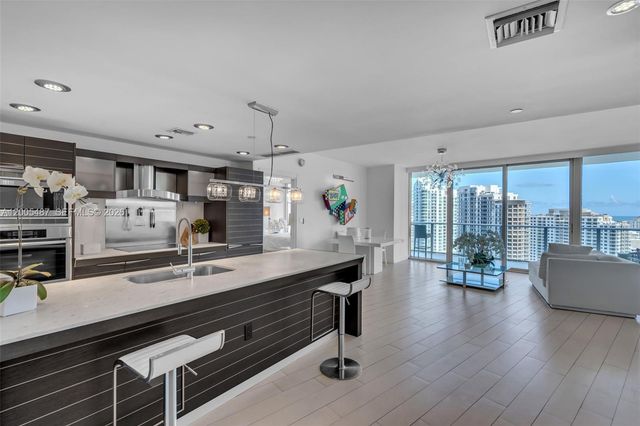 200 Biscayne Boulevard Way 3407, Miami, FL 33131