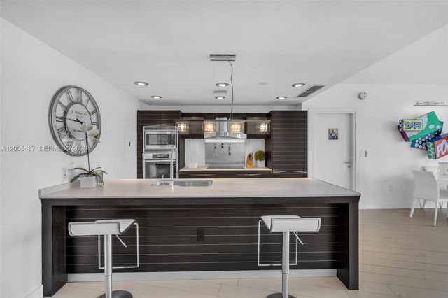 200 Biscayne Boulevard Way 3407, Miami, FL 33131