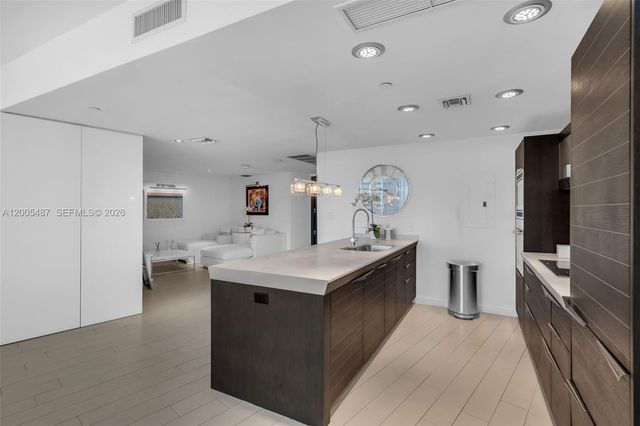 200 Biscayne Boulevard Way 3407, Miami, FL 33131