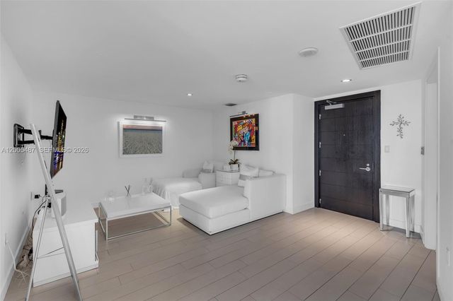 200 Biscayne Boulevard Way 3407, Miami, FL 33131