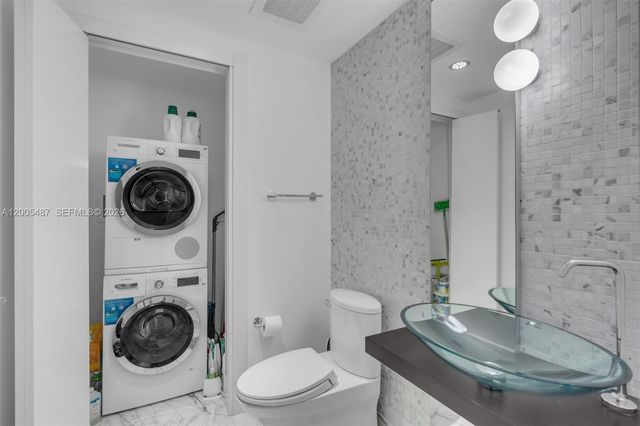 200 Biscayne Boulevard Way 3407, Miami, FL 33131