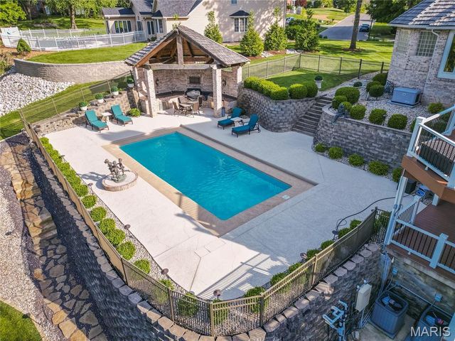 29 Country Club View, Edwardsville, IL 62025