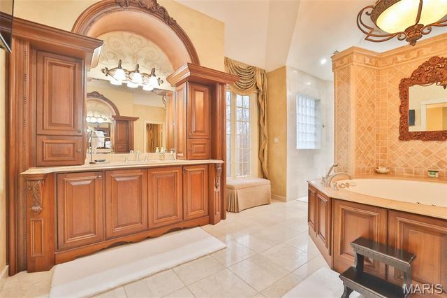 29 Country Club View, Edwardsville, IL 62025