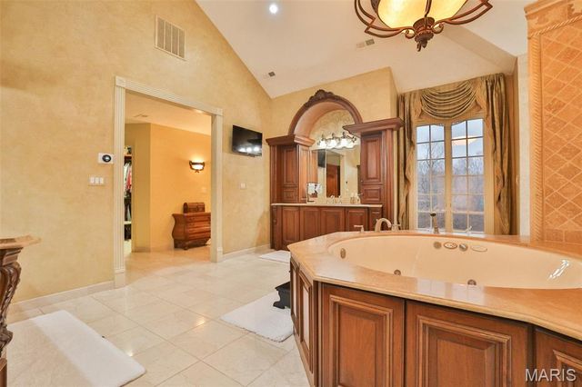 29 Country Club View, Edwardsville, IL 62025