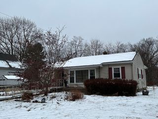 551 Lafleur Dr, Chicopee, MA 01013