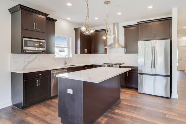 898 N Quentin Road, Palatine, IL 60067