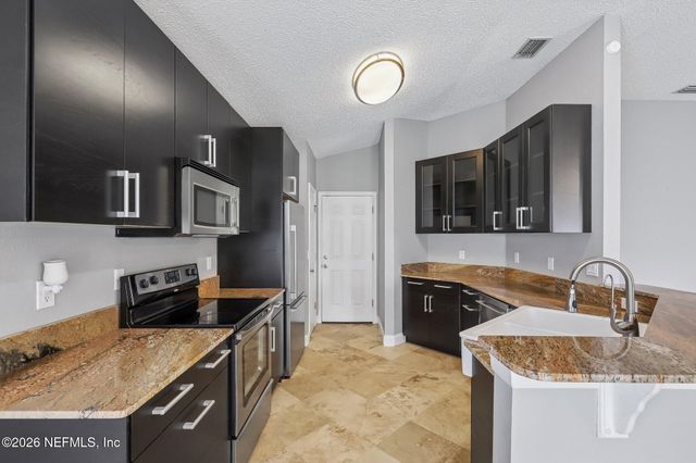 687 SCARLET VIEW Court, Orange Park, FL 32073