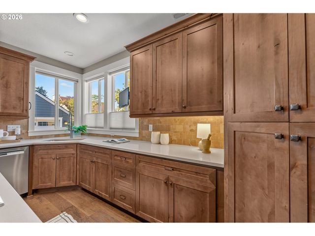 2130 Se LAMBERT St, Portland, OR 97202