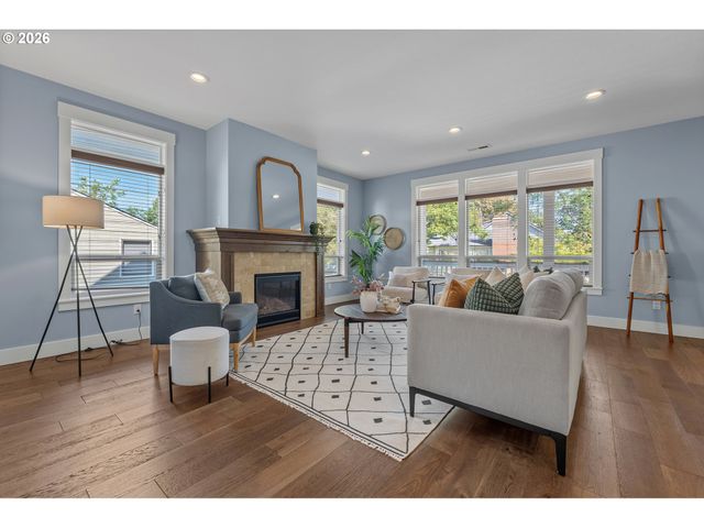 2130 Se LAMBERT St, Portland, OR 97202