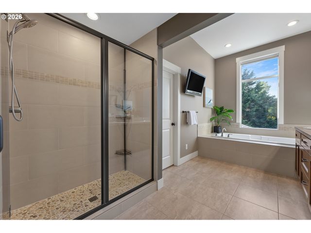 2130 Se LAMBERT St, Portland, OR 97202