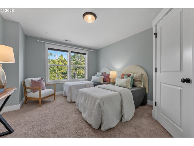 2130 Se LAMBERT St, Portland, OR 97202