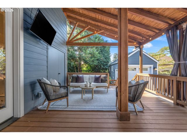 2130 Se LAMBERT St, Portland, OR 97202