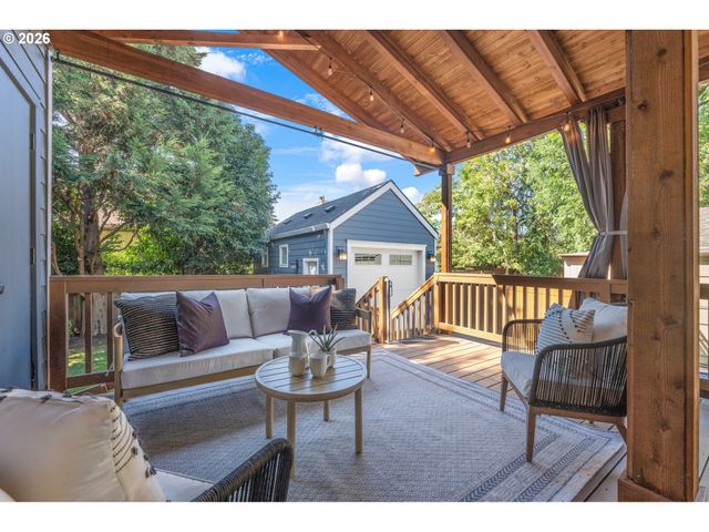 2130 Se LAMBERT St, Portland, OR 97202