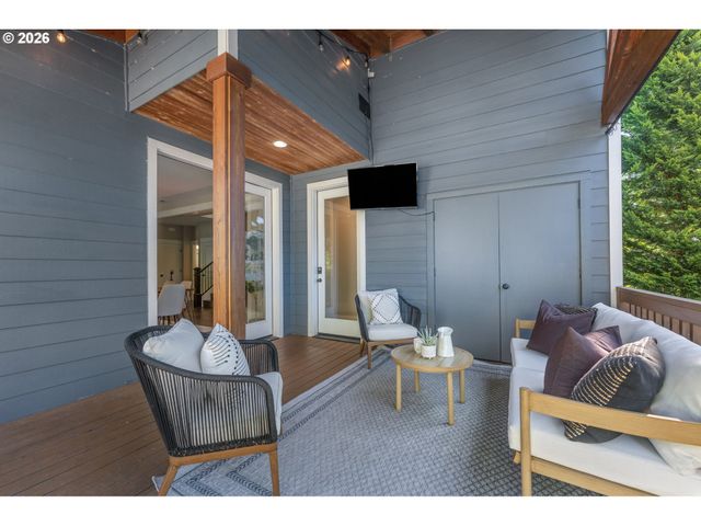 2130 Se LAMBERT St, Portland, OR 97202