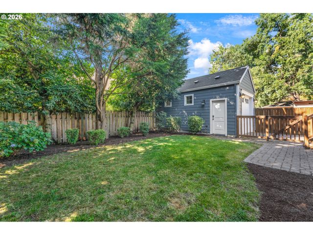 2130 Se LAMBERT St, Portland, OR 97202