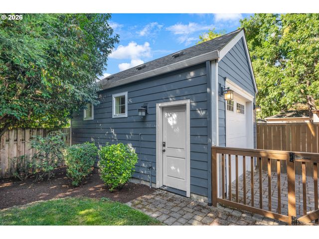 2130 Se LAMBERT St, Portland, OR 97202