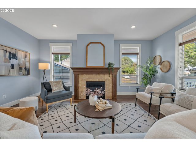 2130 Se LAMBERT St, Portland, OR 97202