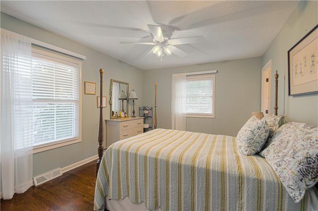 5901 W 87th Terrace, Overland Park, KS 66207