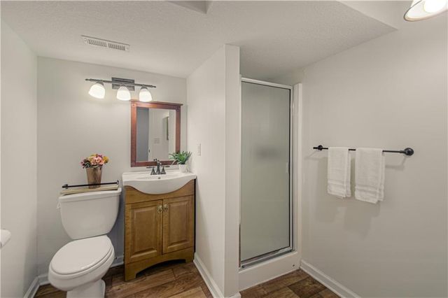 5901 W 87th Terrace, Overland Park, KS 66207
