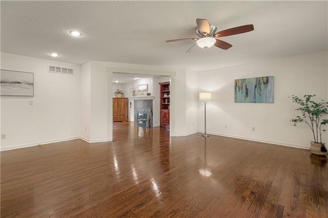 5901 W 87th Terrace, Overland Park, KS 66207