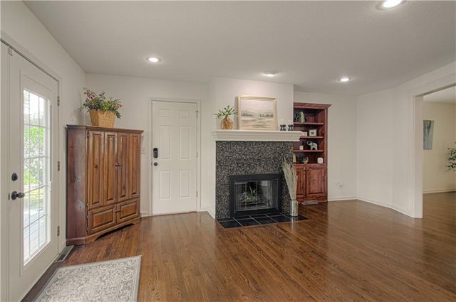 5901 W 87th Terrace, Overland Park, KS 66207