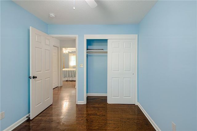 5901 W 87th Terrace, Overland Park, KS 66207