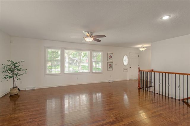 5901 W 87th Terrace, Overland Park, KS 66207