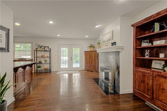 5901 W 87th Terrace, Overland Park, KS 66207