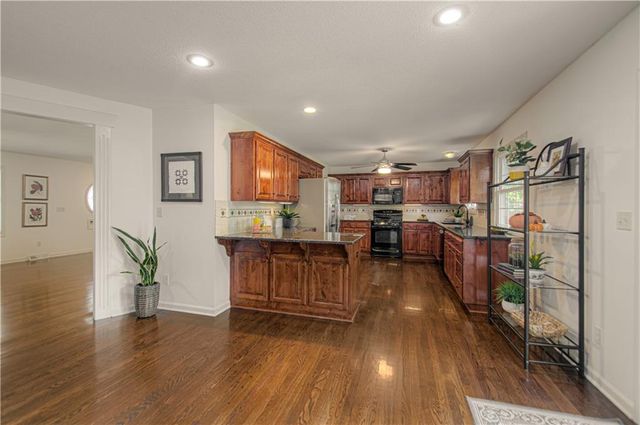 5901 W 87th Terrace, Overland Park, KS 66207