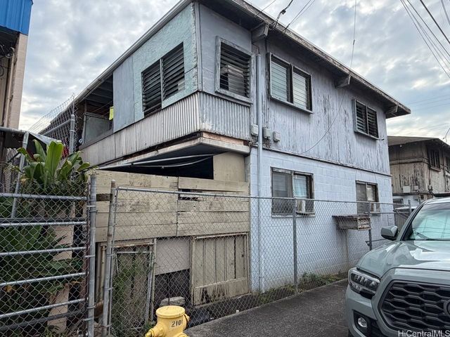 1649 Democrat Street, Honolulu, HI 96819