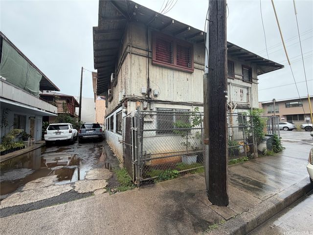 1649 Democrat Street, Honolulu, HI 96819