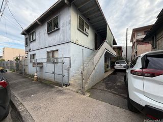 1649 Democrat Street, Honolulu, HI 96819