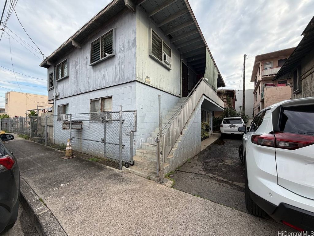 1649 Democrat Street, Honolulu, HI 96819