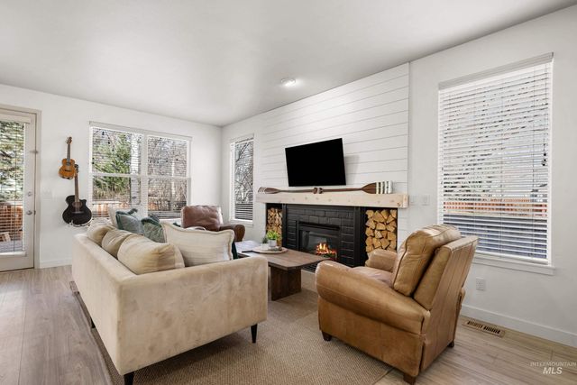 6286 E Gateway Ct, Boise, ID 83716