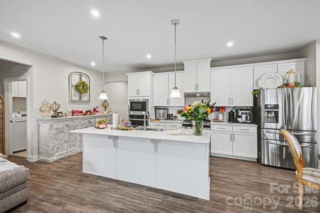 5042 Summer Surprise Lane, Charlotte, NC 28215