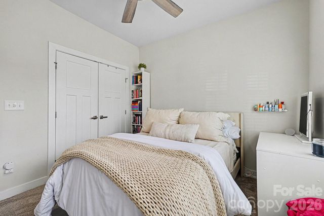 5042 Summer Surprise Lane, Charlotte, NC 28215