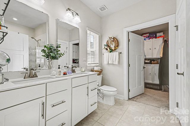 5042 Summer Surprise Lane, Charlotte, NC 28215