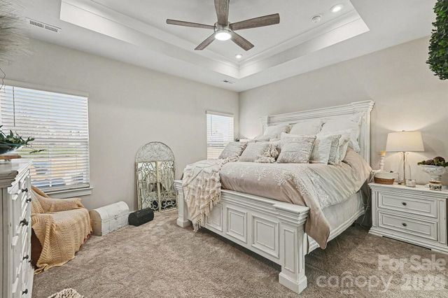 5042 Summer Surprise Lane, Charlotte, NC 28215