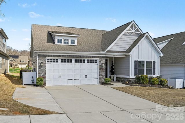 5042 Summer Surprise Lane, Charlotte, NC 28215