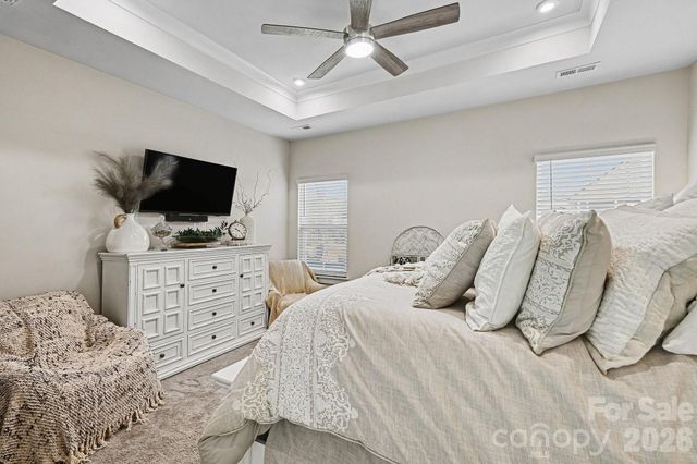 5042 Summer Surprise Lane, Charlotte, NC 28215